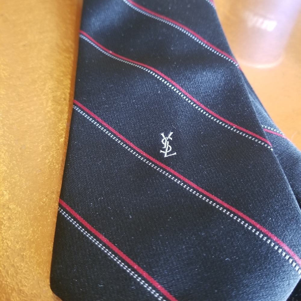 Men’s YVES Saint Laurent tie